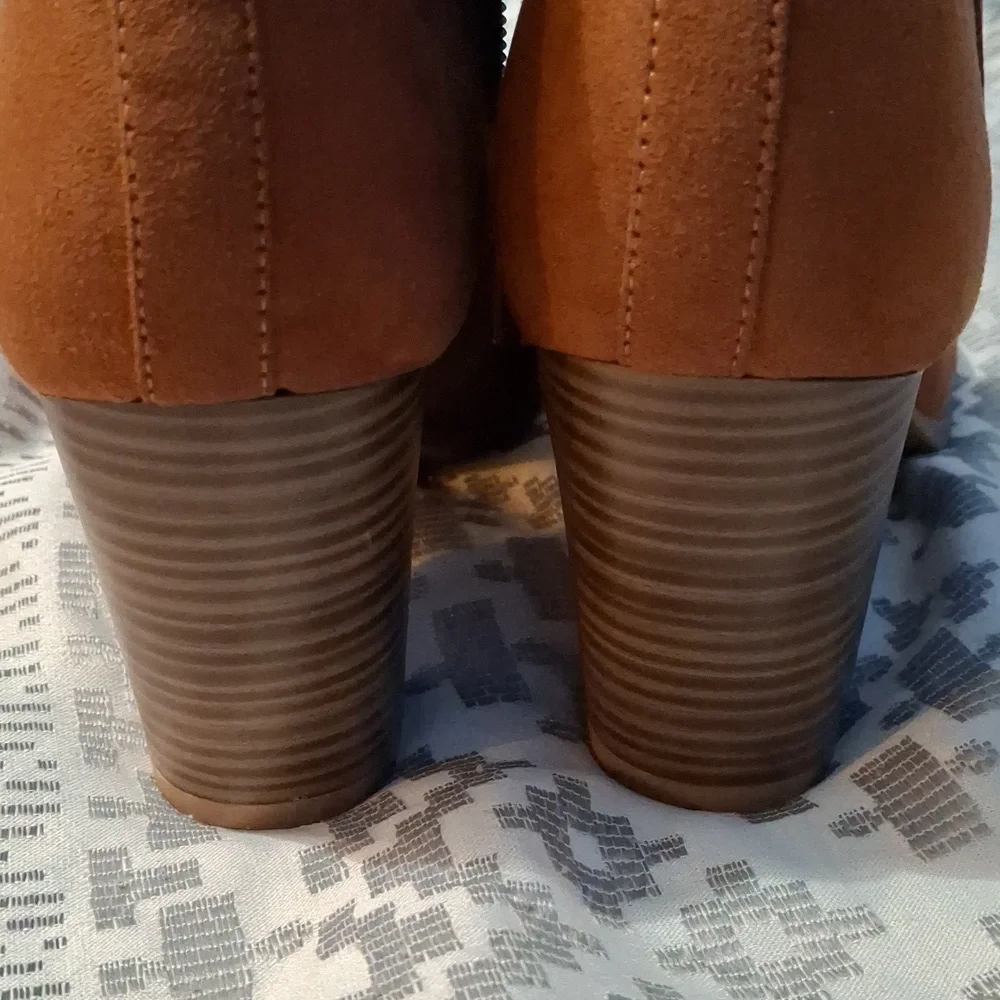 Old navy suede boots